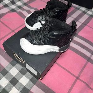 Black/varsity red-white Jordan 12’a